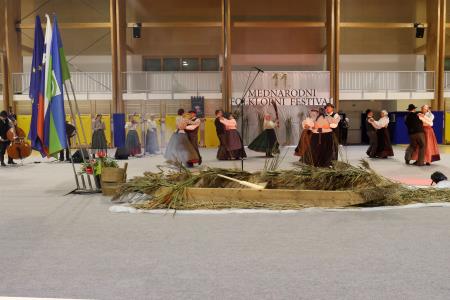 11. MEDNARODNI FOLKLORNI FESTIVAL RAKEK 54 FOTO LJUBO VUKELIČ